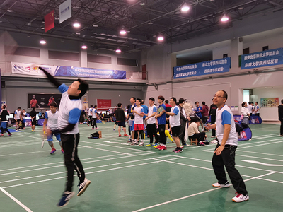 西安校友會 以羽球?yàn)槊?，凝聚校友情——記參?020中國高校校友羽毛球賽