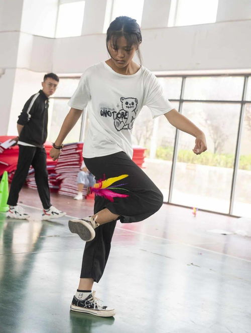 躍動青春展風(fēng)采 繩毽翻飛競英姿——費(fèi)縣第三屆運(yùn)動會青少年組跳繩踢毽子比賽圓滿落幕